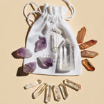 This set features 1 medium Clear Quartz Point (5-6cm), 6 polished Clear Quartz points, 4 Amethyst teeth (2-3cm), and 4 Orange Aura Quartz necklace points, combining intuition, clarity, and creativity energies, including a bag